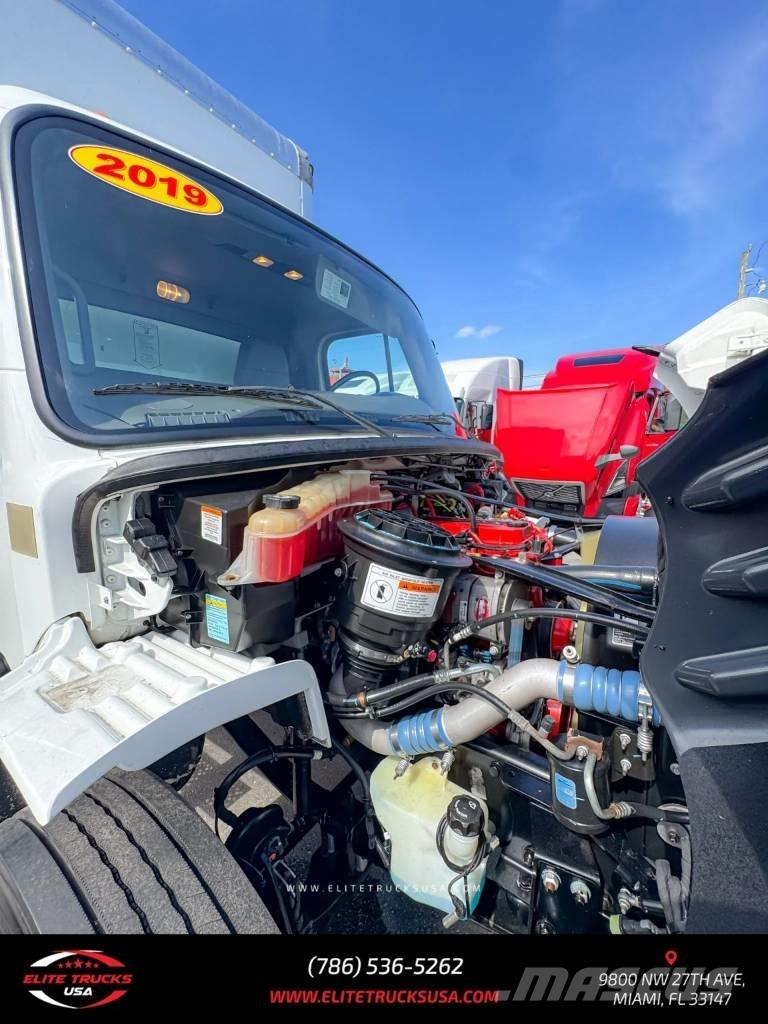 Freightliner M106 厢式货车