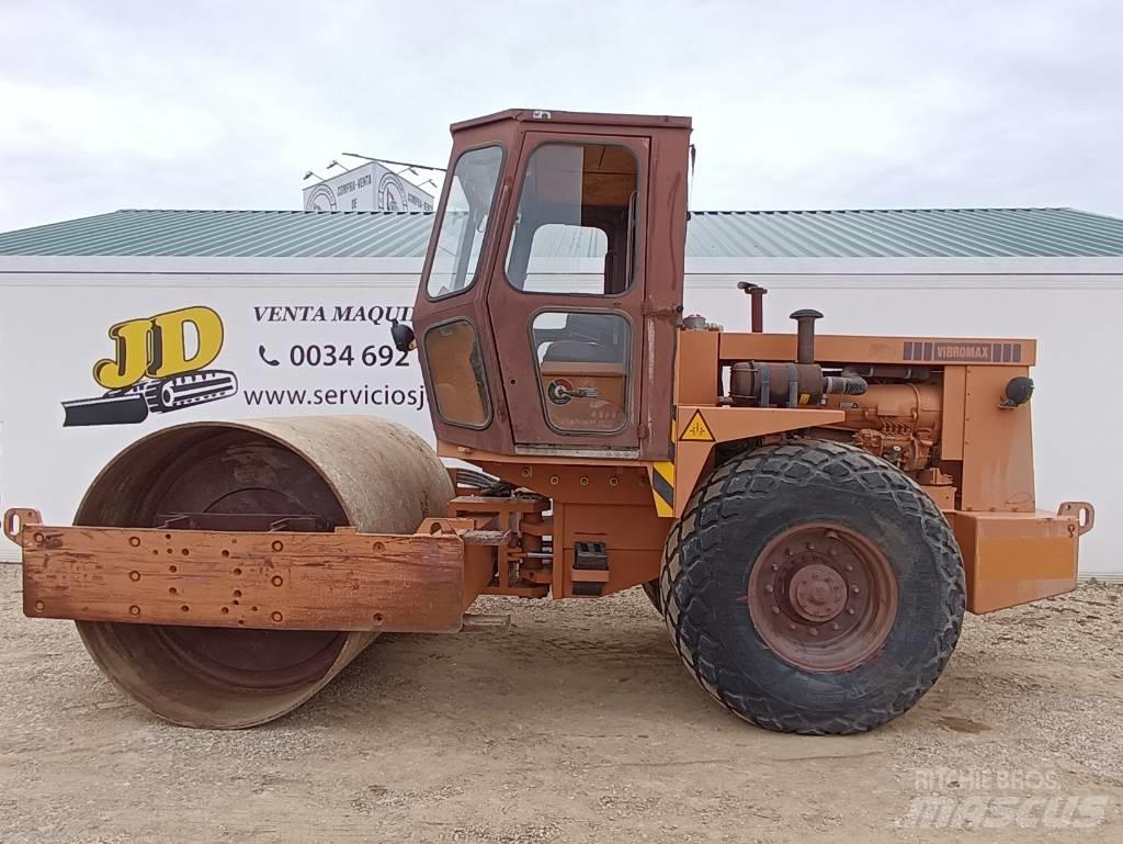 CASE W 1102 土壤压实机