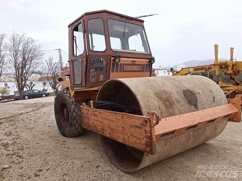 CASE W 1102 土壤压实机