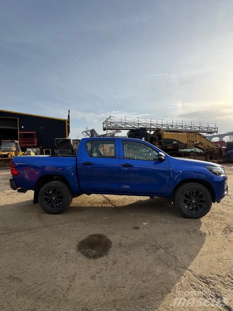 Toyota Hilux Active 皮卡车