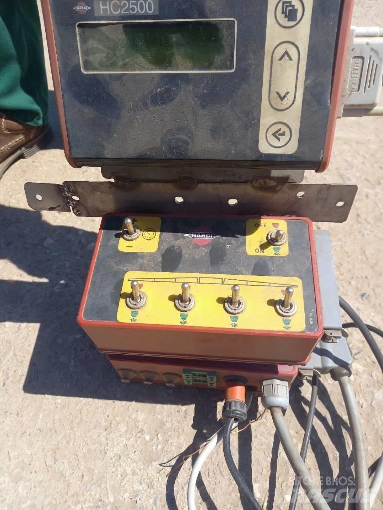 Hardi Commander 4200 牵引式喷雾机