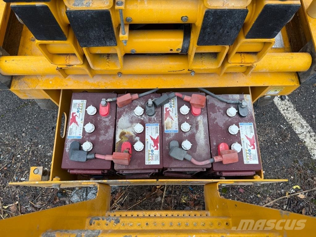 Haulotte Compact 14 剪叉式升降机