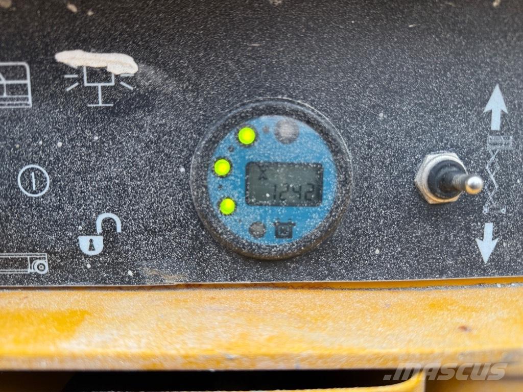 Haulotte Compact 14 剪叉式升降机