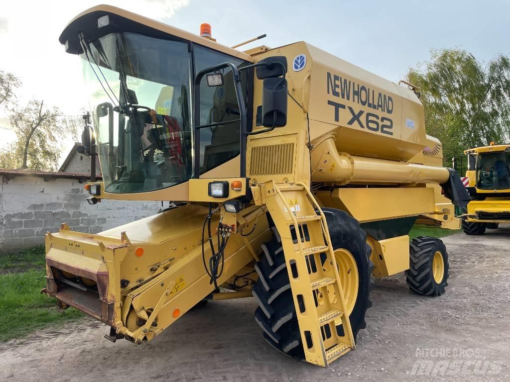 New Holland TX 62 联合收割机