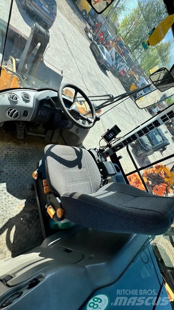 Volvo L 90 F 轮式装载机