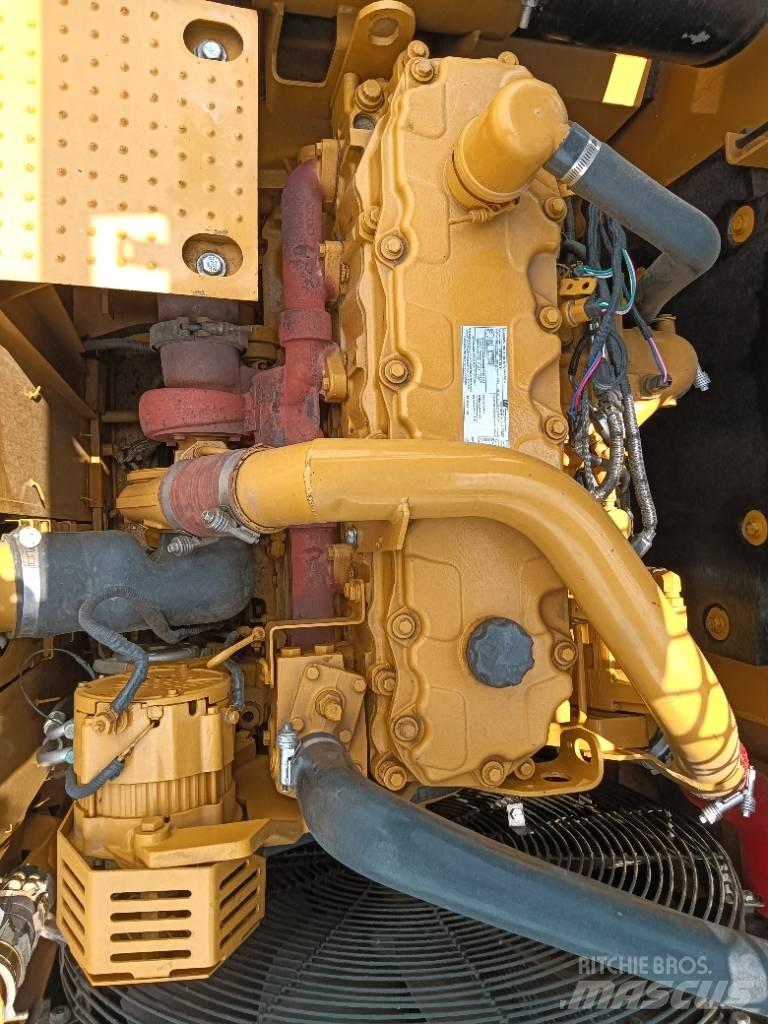 CAT 324D2 中型挖掘机