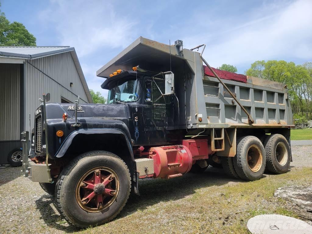 Mack RD 690 SX 自卸式货车