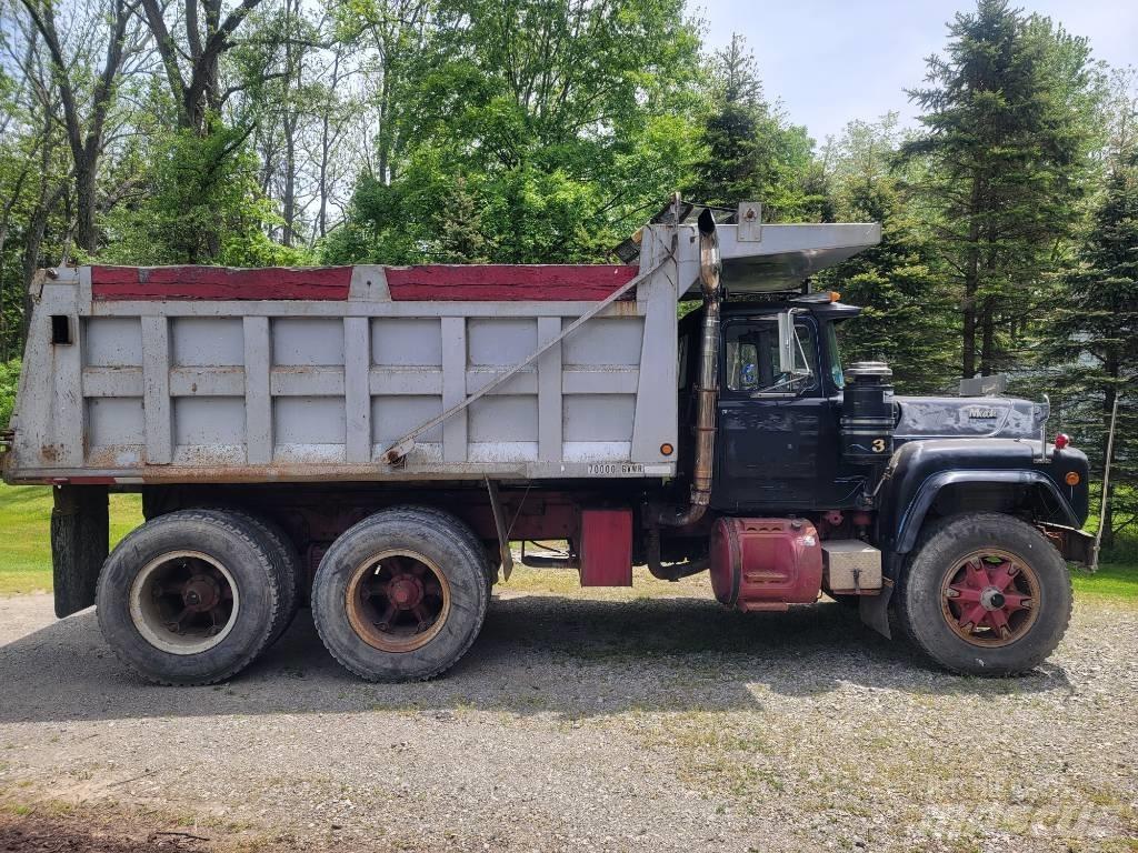 Mack RD 690 SX 自卸式货车