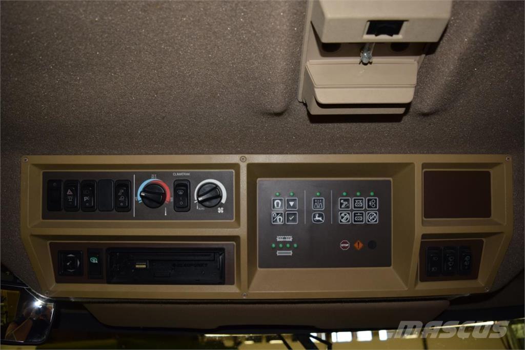 John Deere 7400 自走式青贮饲料收割机