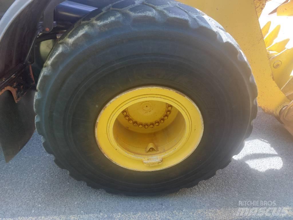 Komatsu WA480-8 轮式装载机