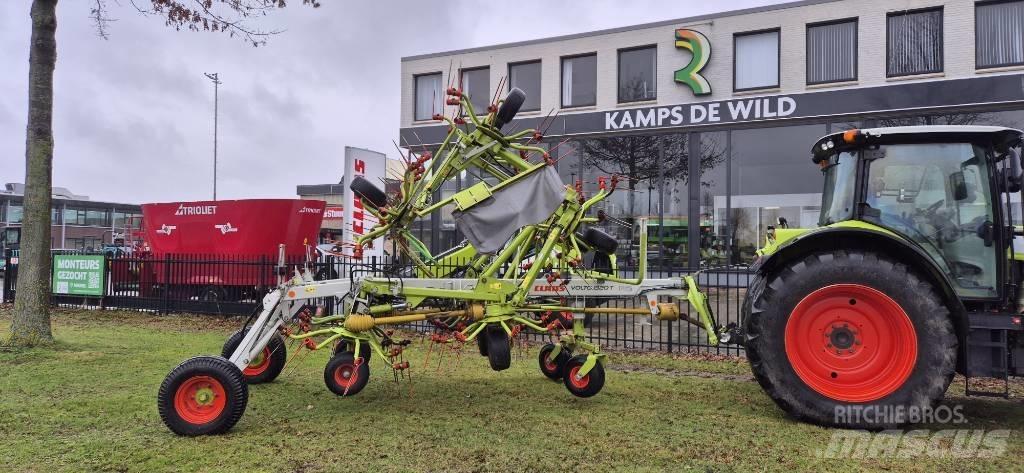 CLAAS Volto 1320 T 犁耙和摊草机