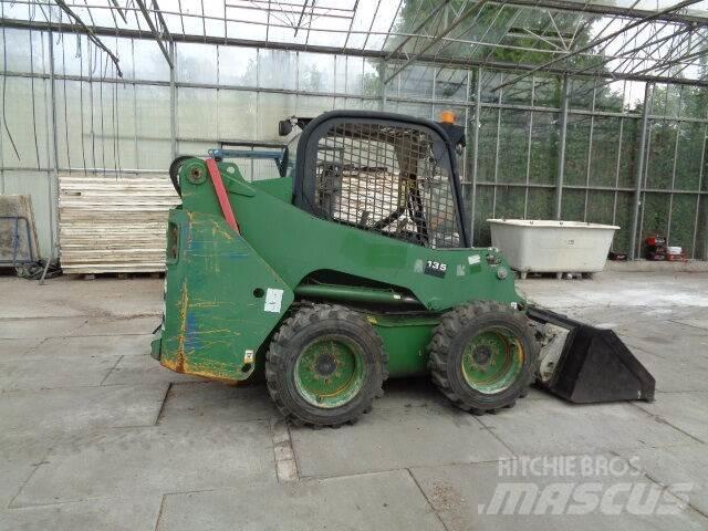 JCB 135 R 滑移装载机