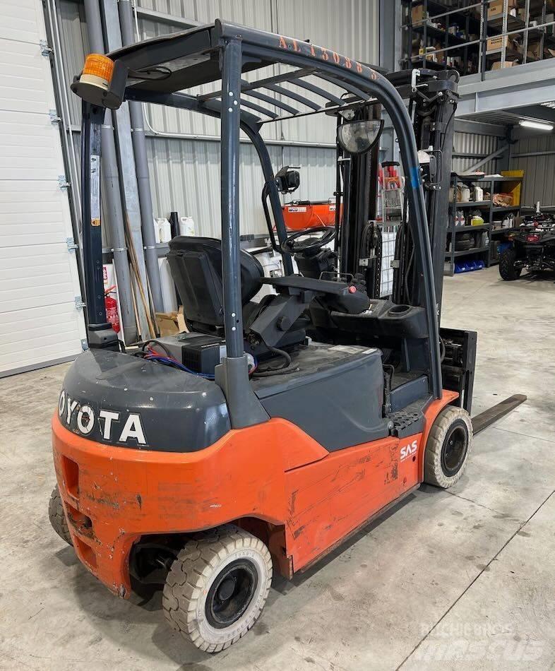 Toyota 8 FBMT 16 电动叉车