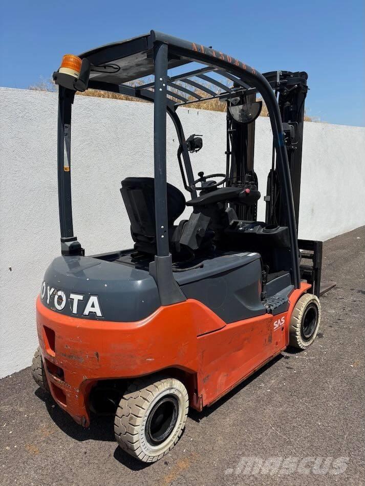 Toyota 8 FBMT 16 电动叉车