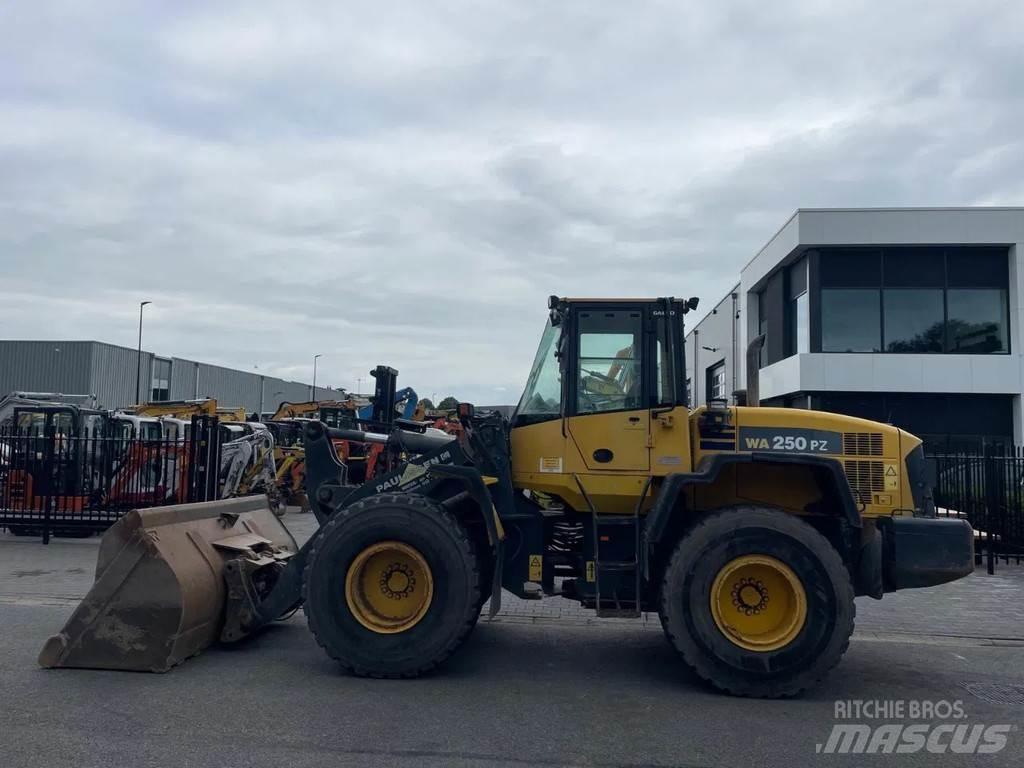 Komatsu WA250 轮式装载机