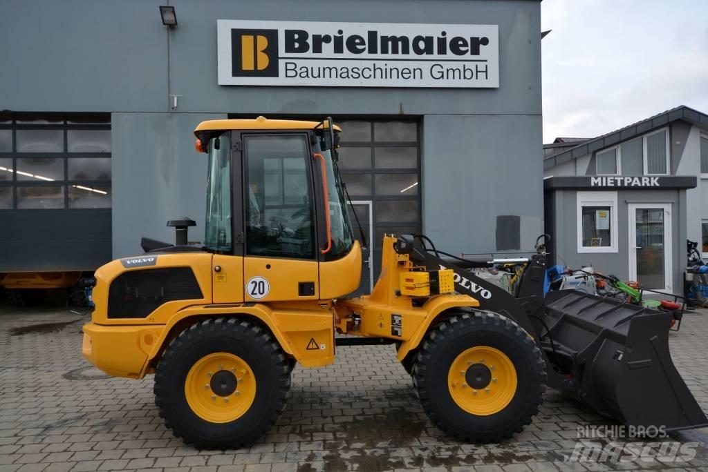 Volvo L 30 H 轮式装载机