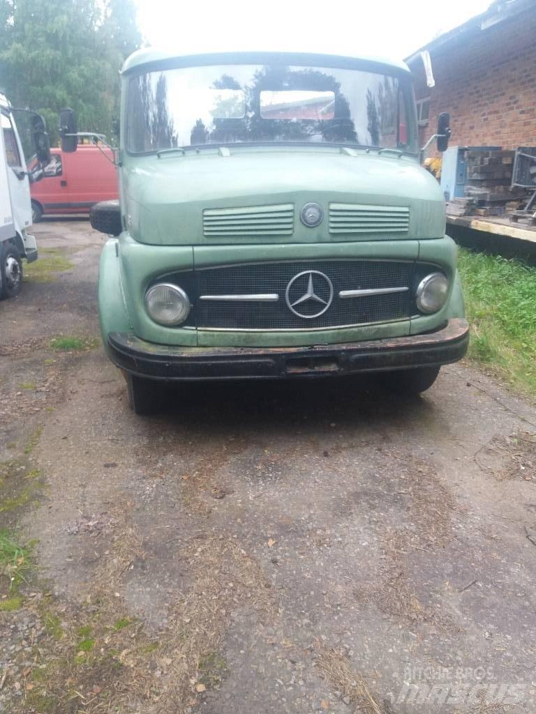 Mercedes-Benz 1113 自卸式货车