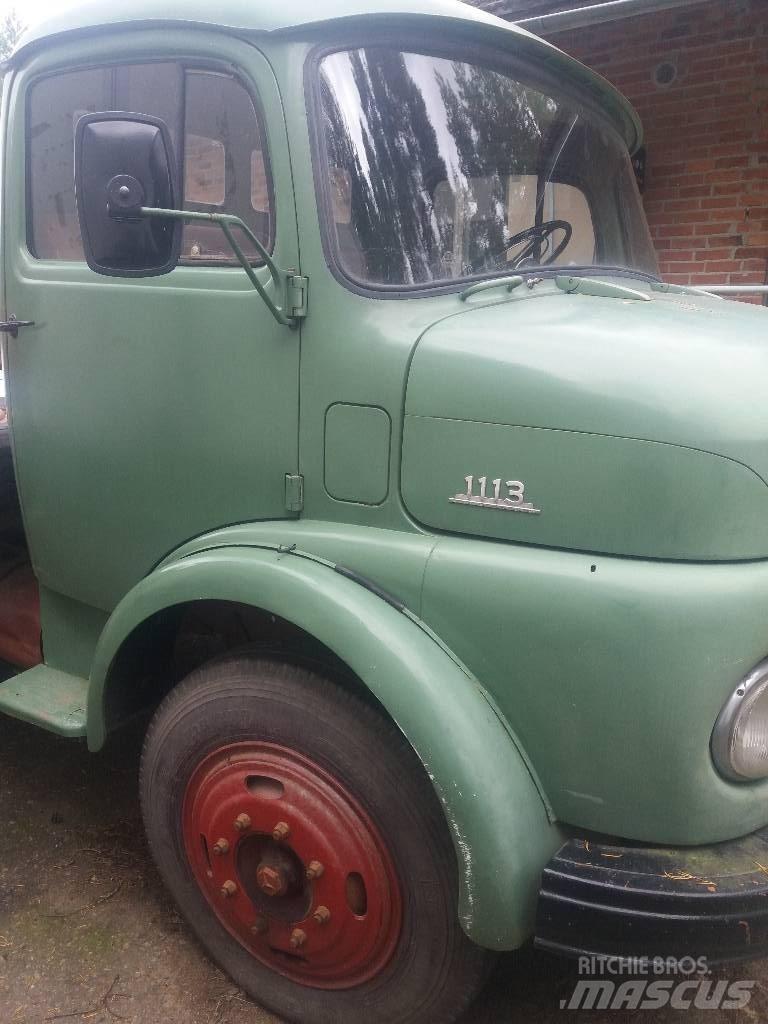 Mercedes-Benz 1113 自卸式货车
