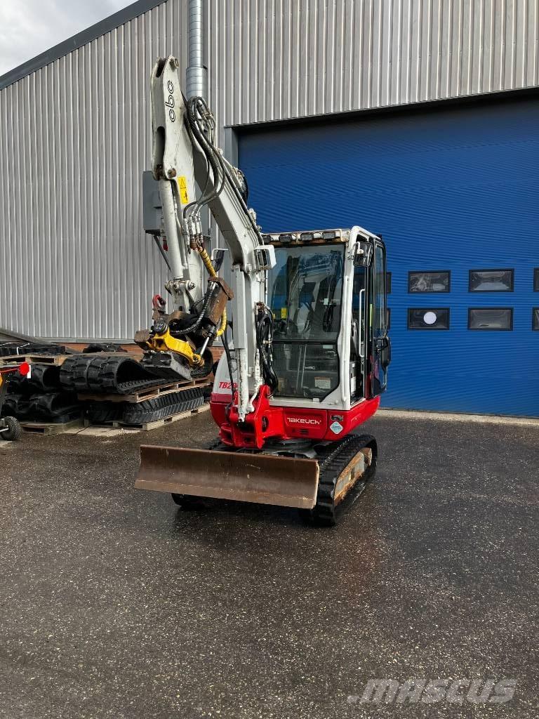 Takeuchi TB 230 小型挖掘机