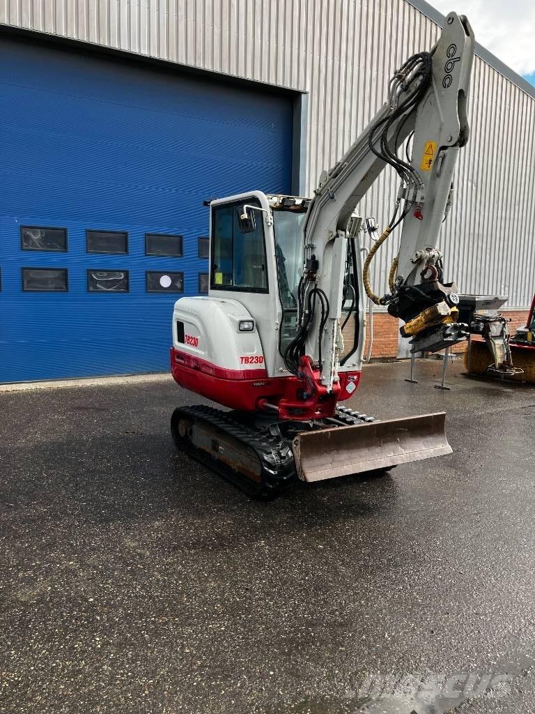 Takeuchi TB 230 小型挖掘机