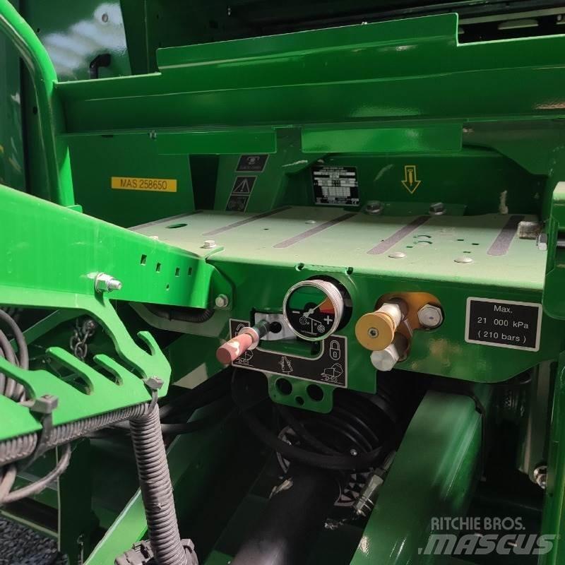 John Deere F441M 圆捆打捆机
