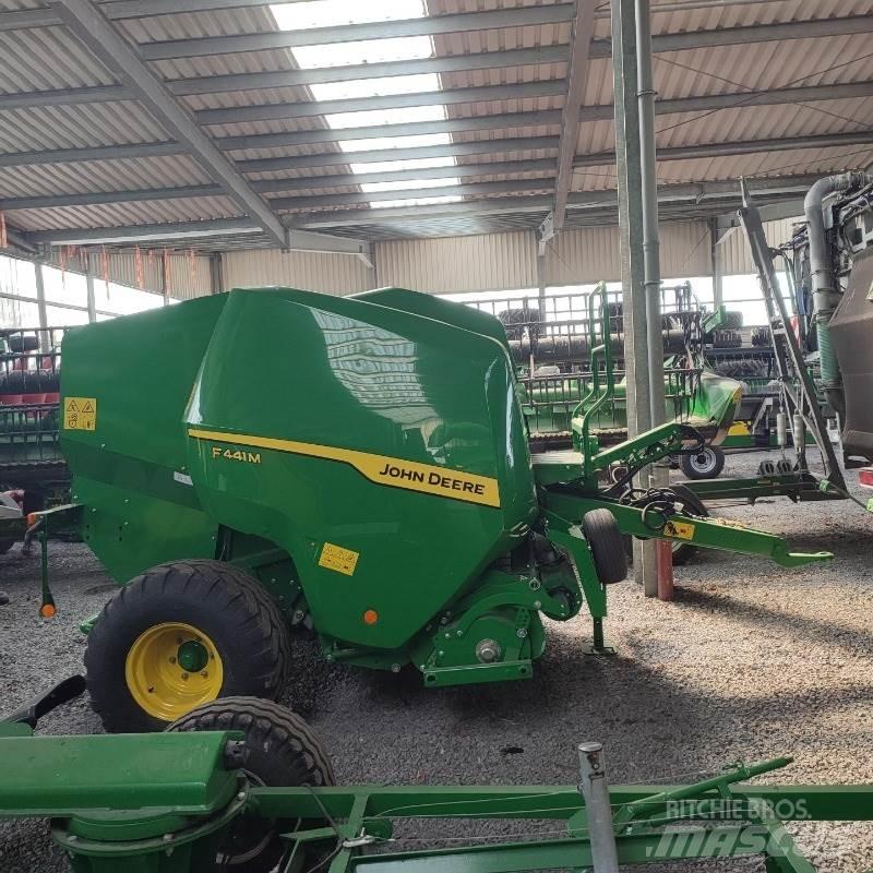 John Deere F441M 圆捆打捆机