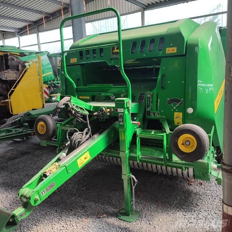John Deere F441M 圆捆打捆机