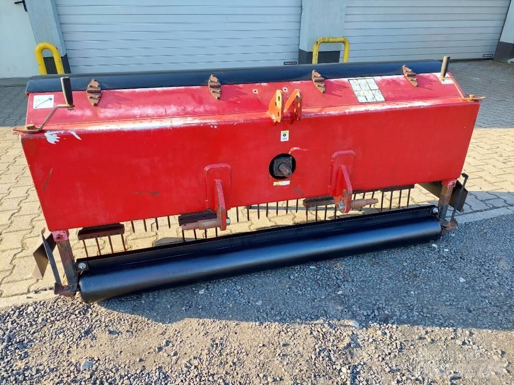 Toro Procore 880 通风机和垂直割草机