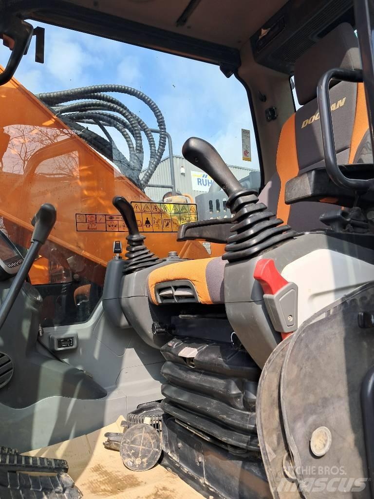 Doosan DX 235 LCR-5 履带挖掘机