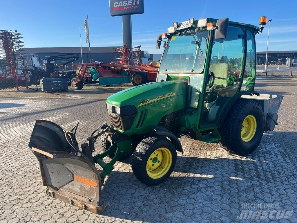 John Deere 2520 HST 小型拖拉机