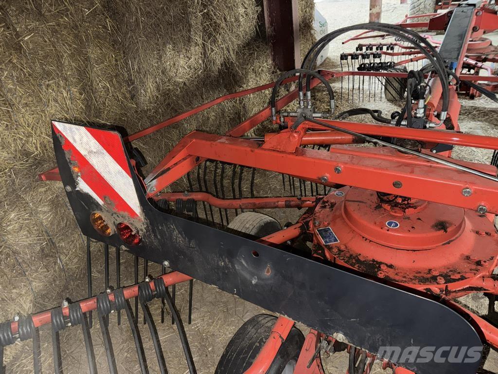 Kuhn GA 6632 + 料堆整形机