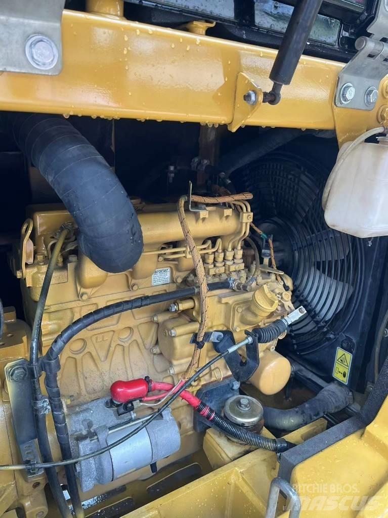 CAT 305.5 E2 小型挖掘机