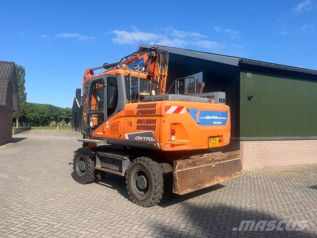 Doosan DX 170 W-5 轮式挖掘机