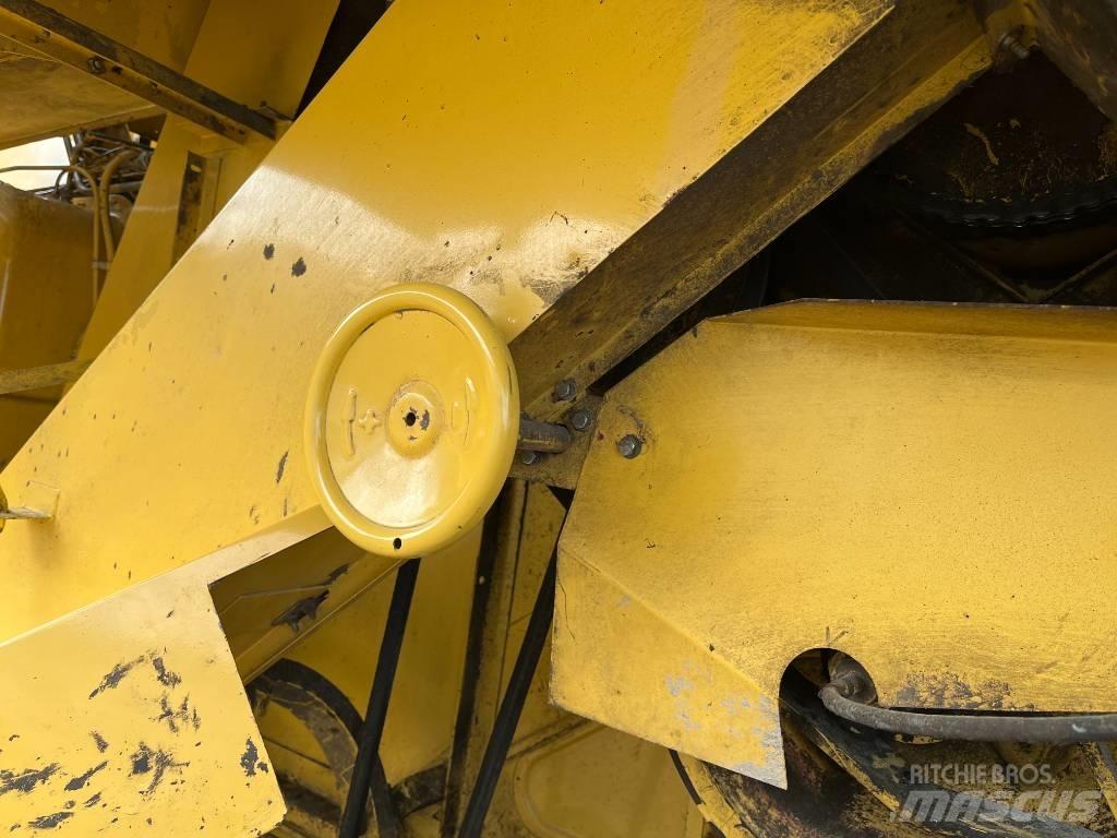 New Holland 8030 12´ 联合收割机