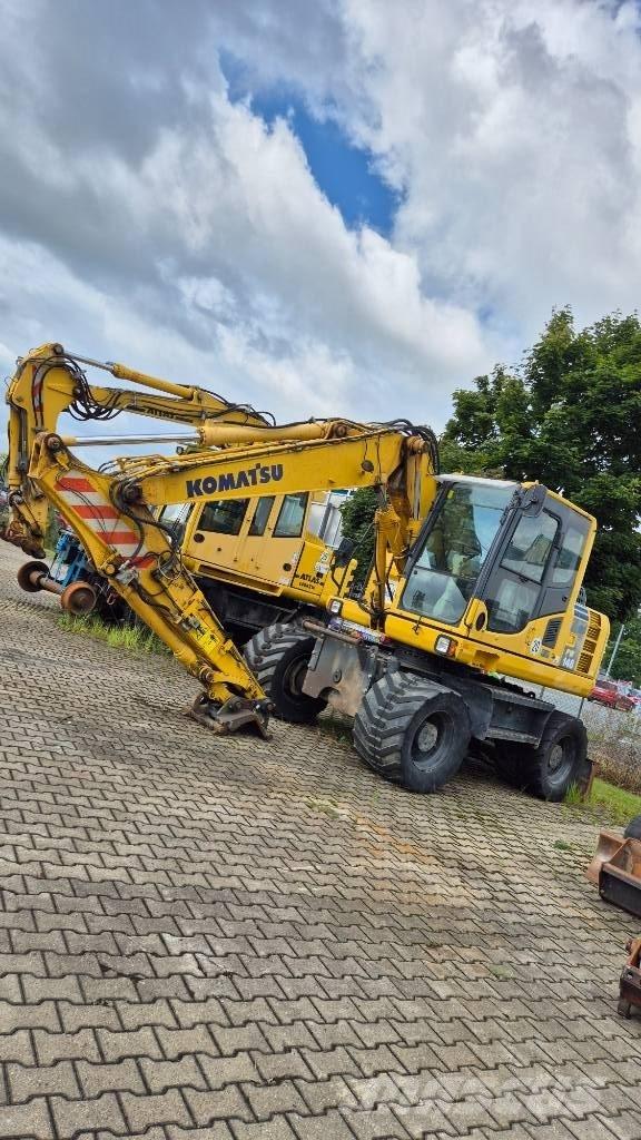 Komatsu PW148-8 轮式挖掘机