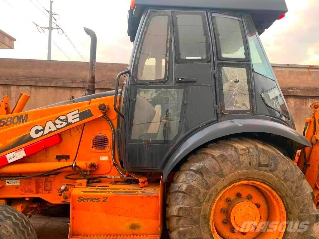 CASE 580 M 反铲装载机