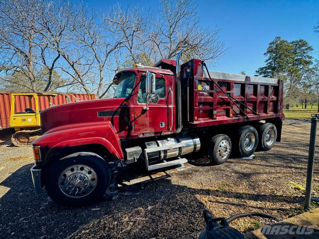 Mack CHU600 自卸式货车