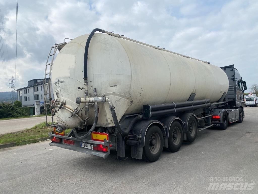 Spitzer SK2452CAL 油罐半挂车