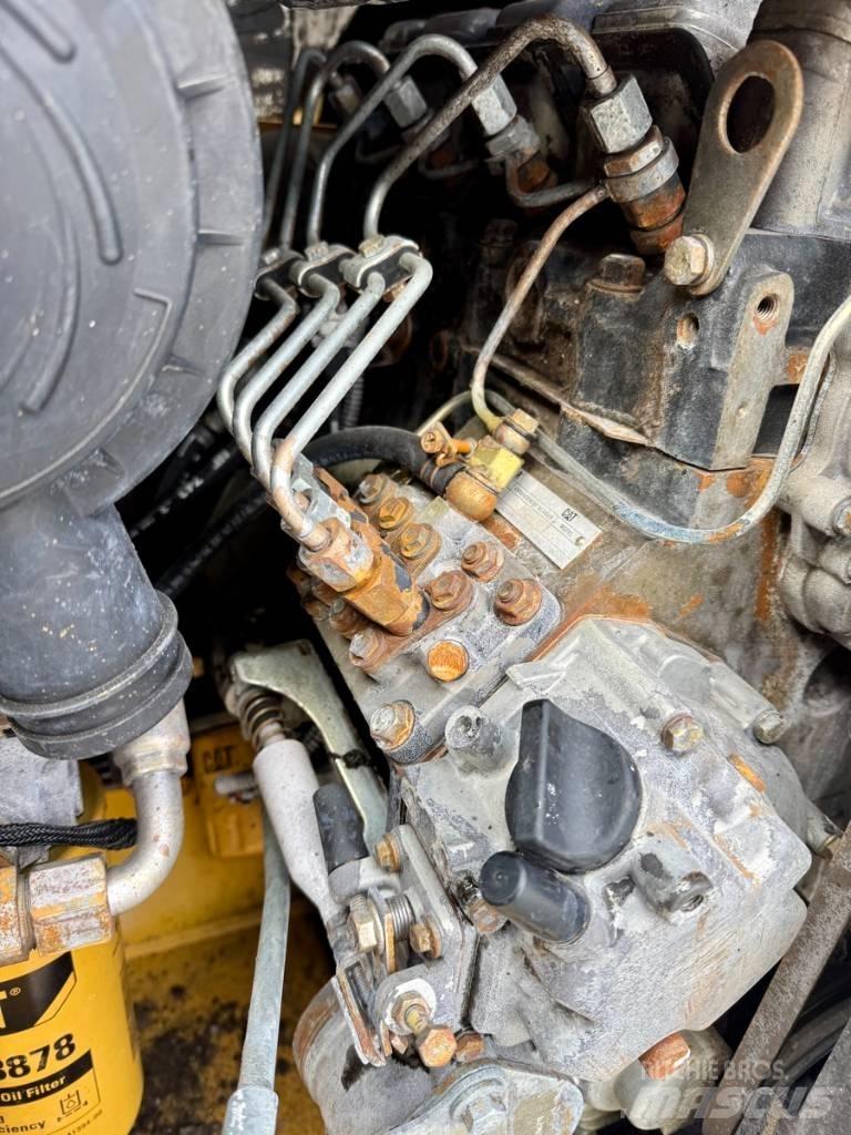 CAT 216 B 3 滑移装载机