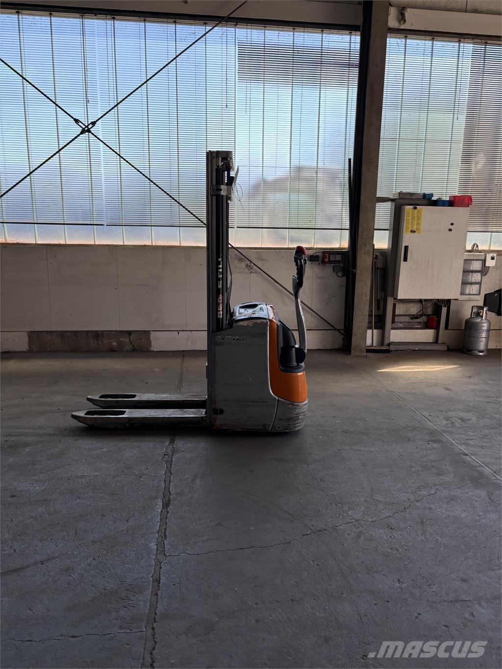 Still EXV 12i 行走式堆垛机