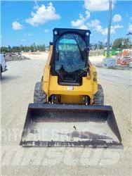 CAT 242 D 滑移装载机