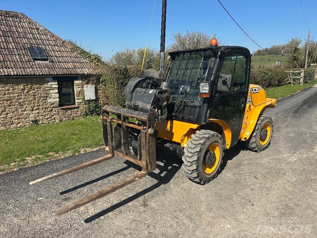 JCB 520-40 伸缩臂叉装车|叉装车