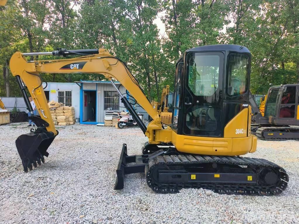 CAT 304 CR 小型挖掘机