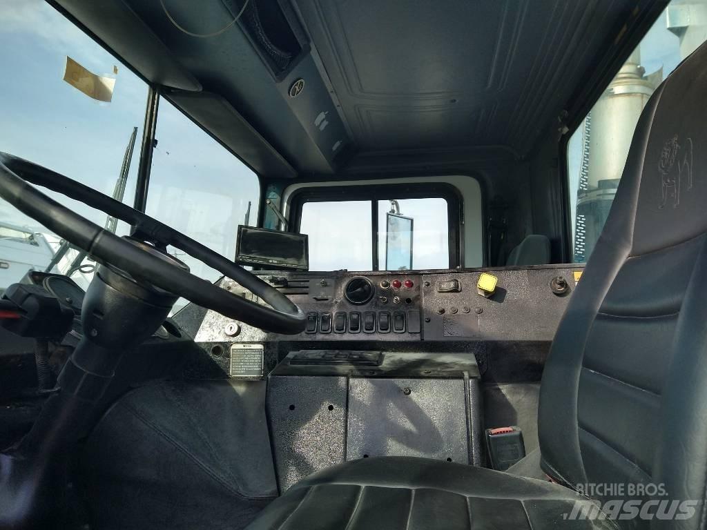 Mack MR 垃圾车