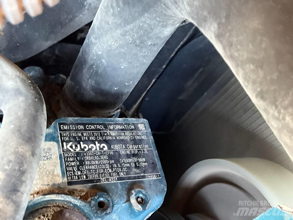 Kubota KX 080-4 中型挖掘机