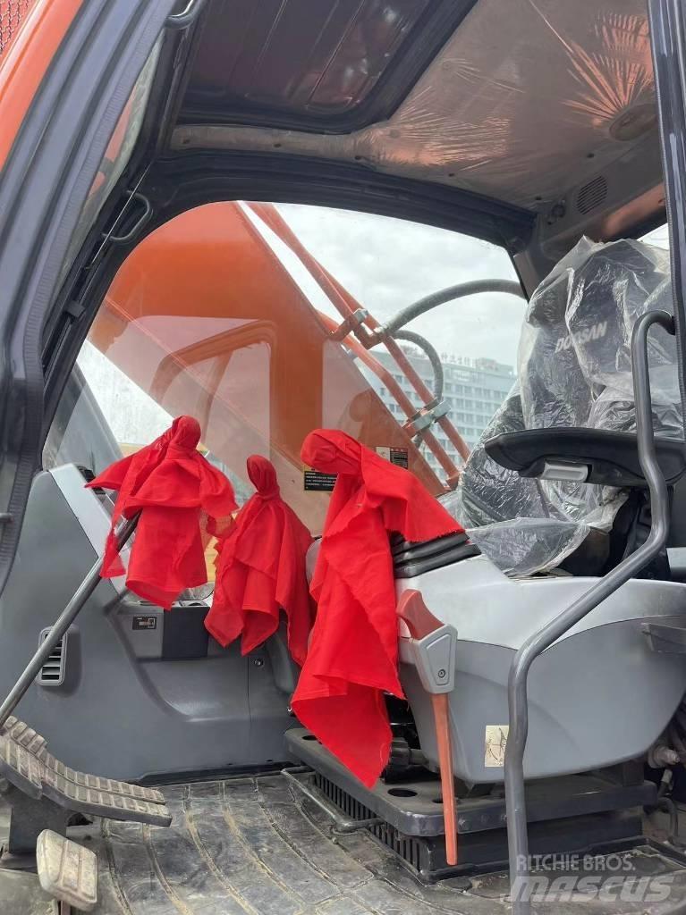 Doosan DX 300 LC 履带挖掘机