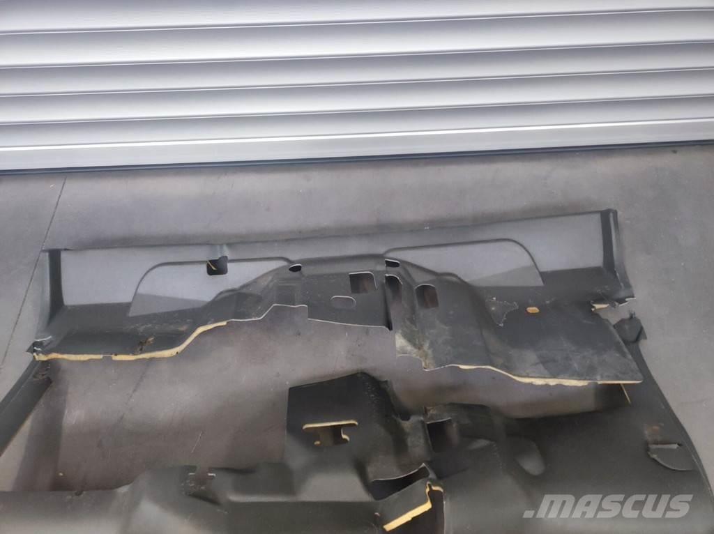 Nissan Floor Mat 驾驶室与内部