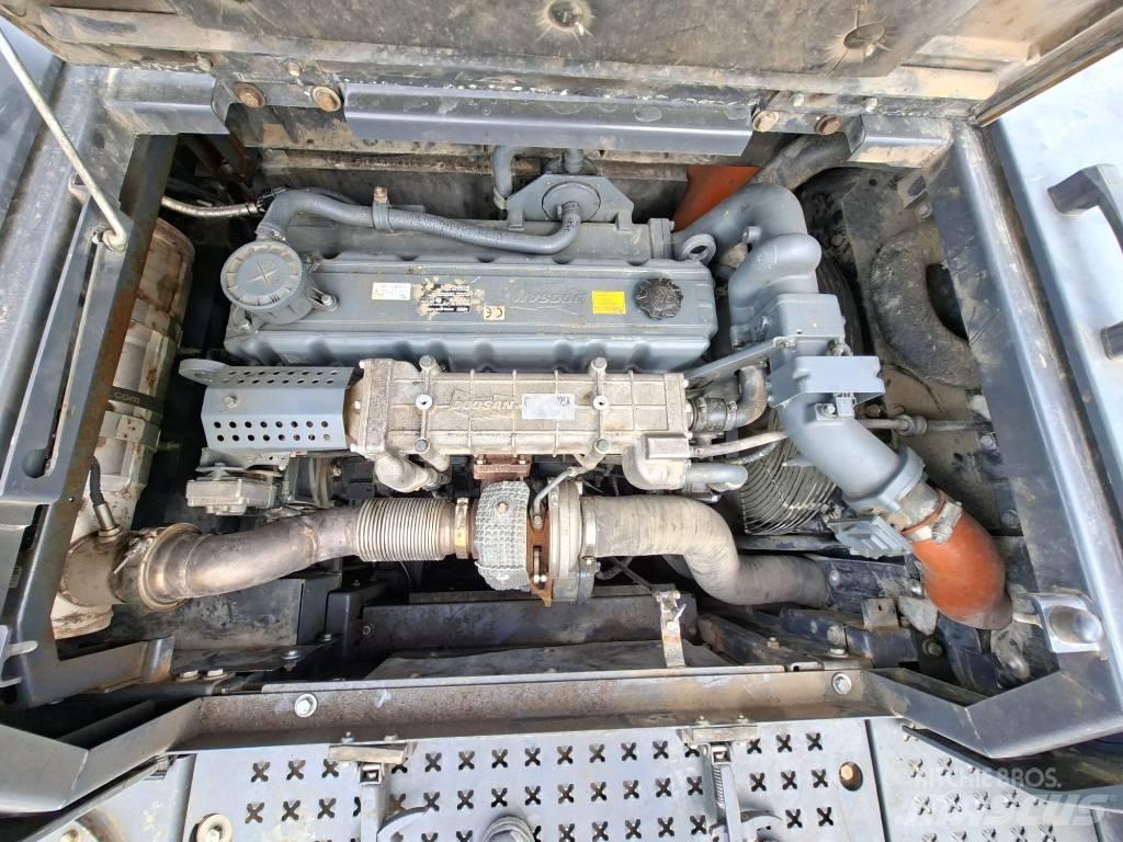 Doosan DX 300 LC-5 履带挖掘机