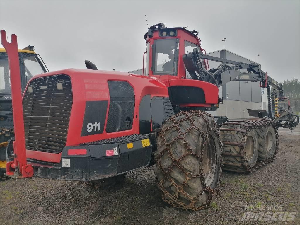 Komatsu 911 收割机