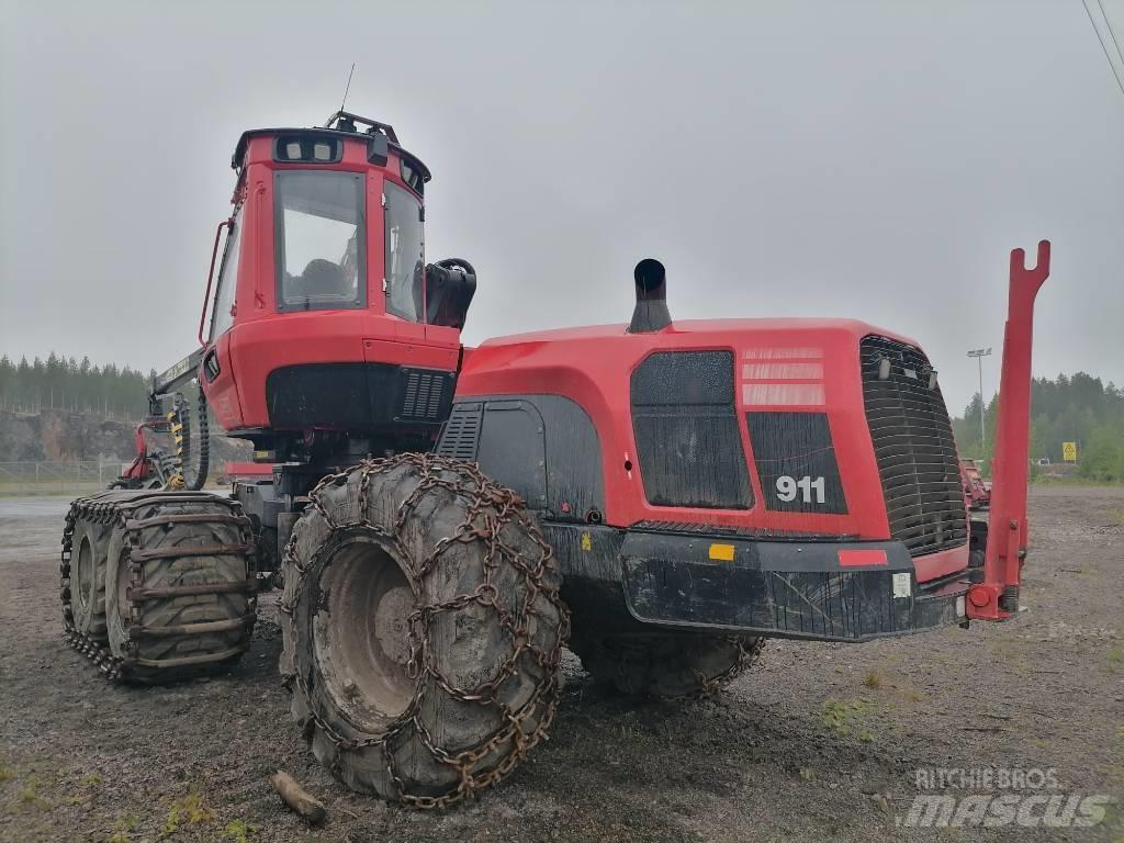 Komatsu 911 收割机